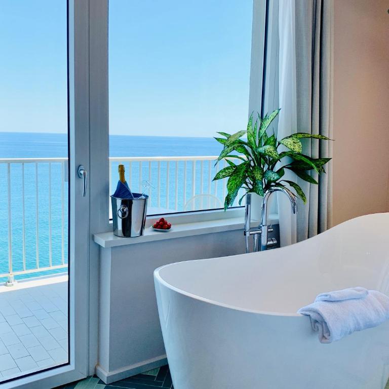 Hotel Corallo - Junior Suite con Balcone e Vista Mare - 5