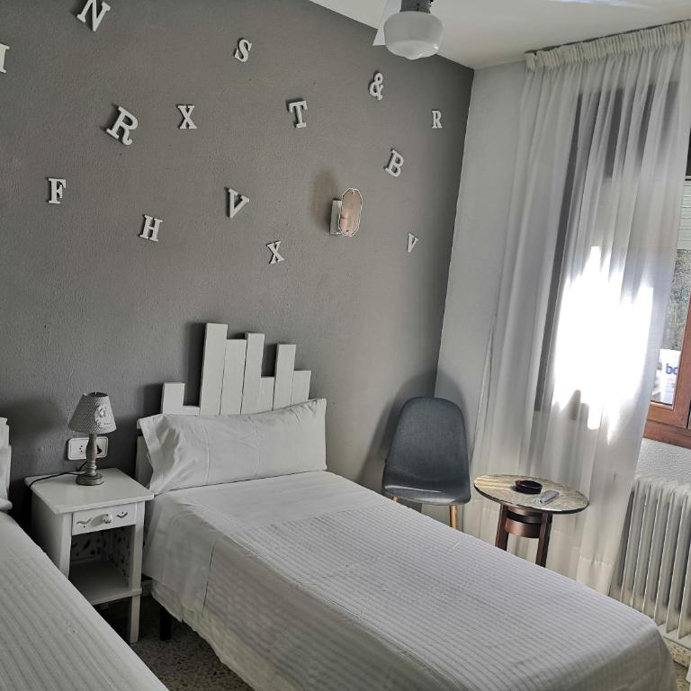 Hostal Los Pinares - Habitación Doble Económica - 1