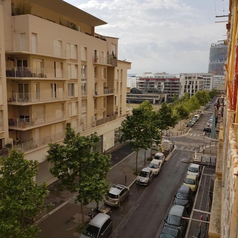 Magnifique Appartement 3 pièces Joliette Marseille PARKING PRIVATIF - Appartement 2 Chambres - 22