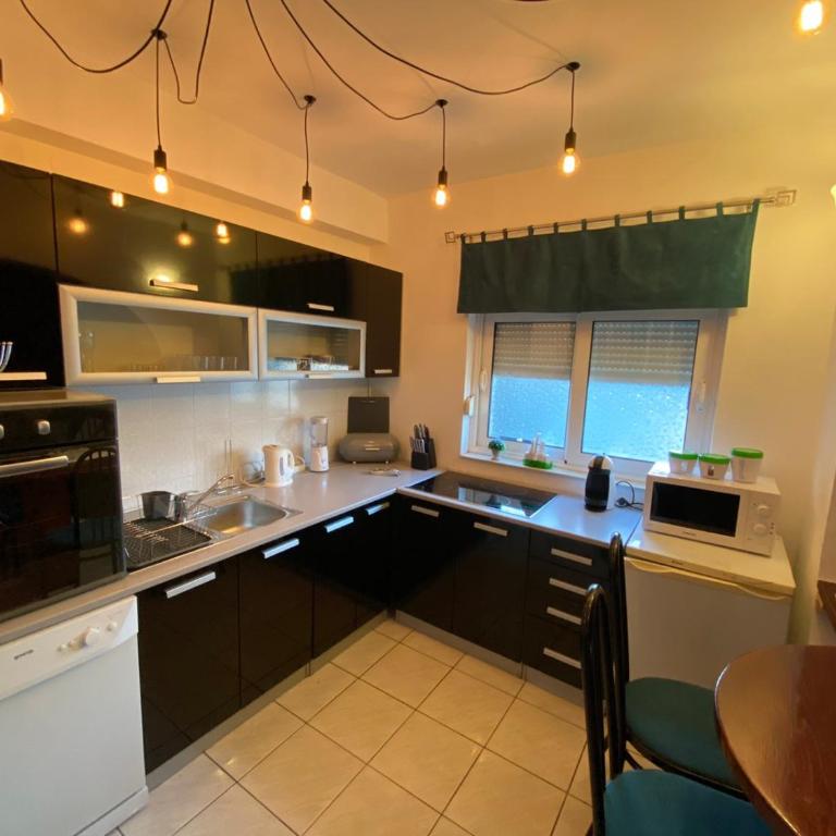 Donna Dervis - Three-Bedroom Apartment - 14