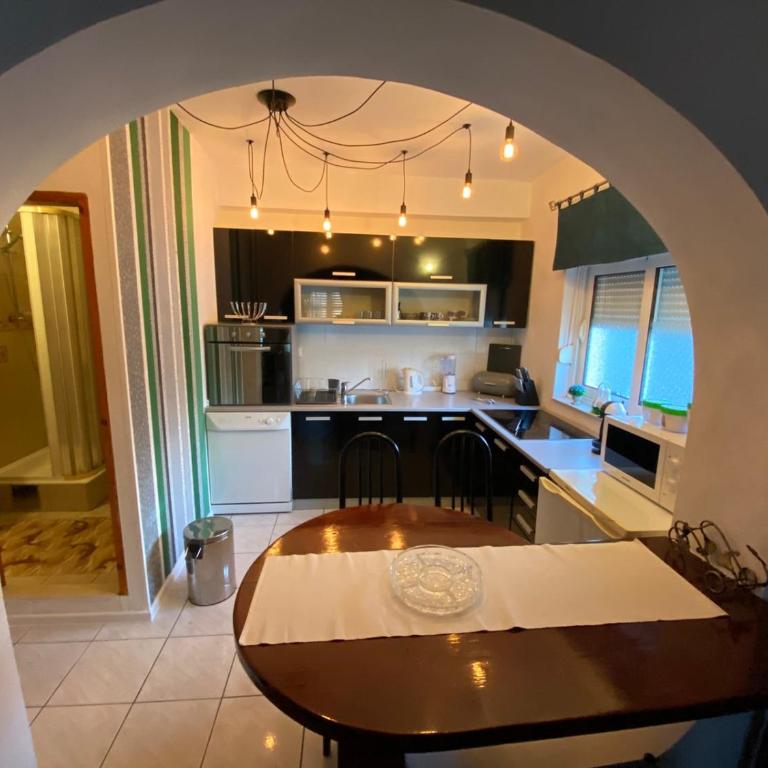 Donna Dervis - Three-Bedroom Apartment - 1