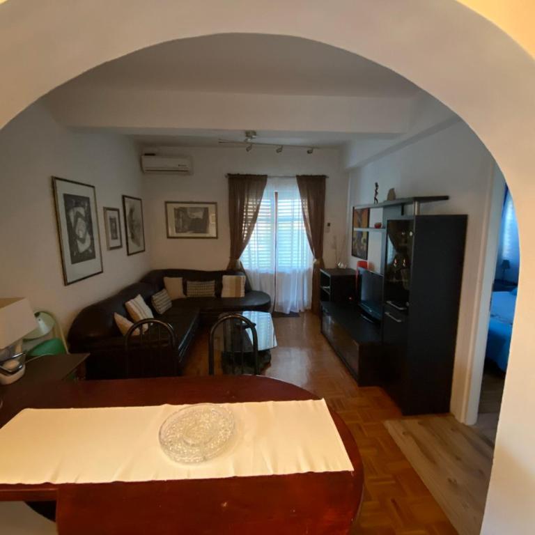 Donna Dervis - Three-Bedroom Apartment - 15