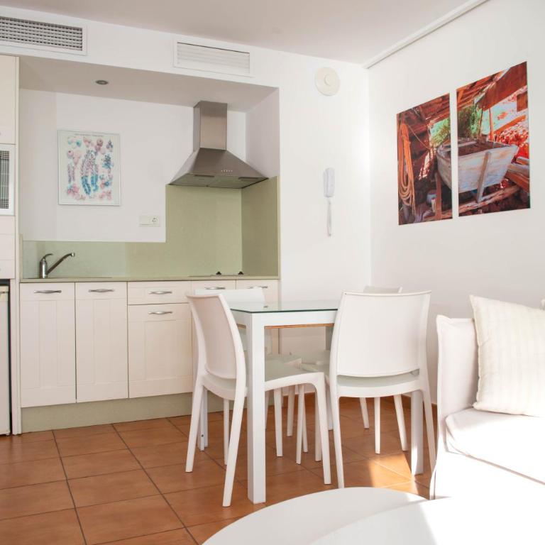 Apartamentos Llobet Ibiza - Apartamento de 1 dormitorio con vistas al jardín - 6