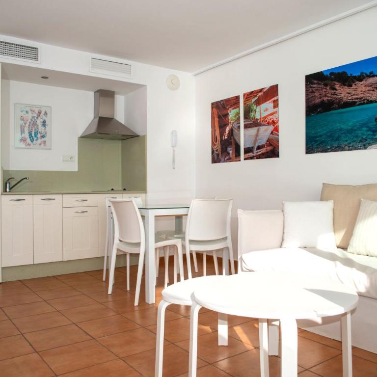 Apartamentos Llobet Ibiza - Apartamento de 1 dormitorio con vistas al jardín - 12