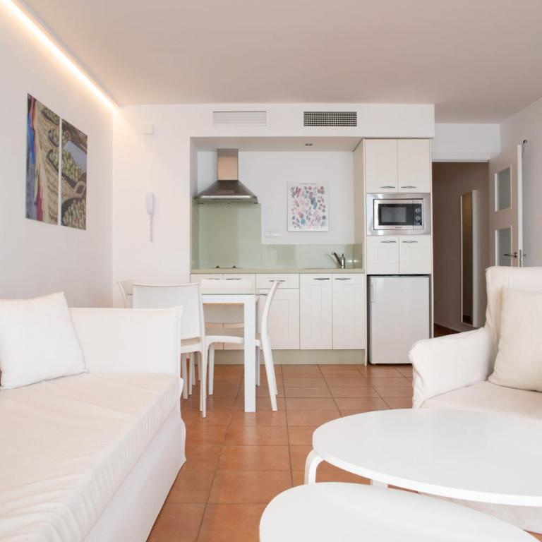 Apartamentos Llobet Ibiza - Apartamento de 1 dormitorio con vistas al jardín - 16