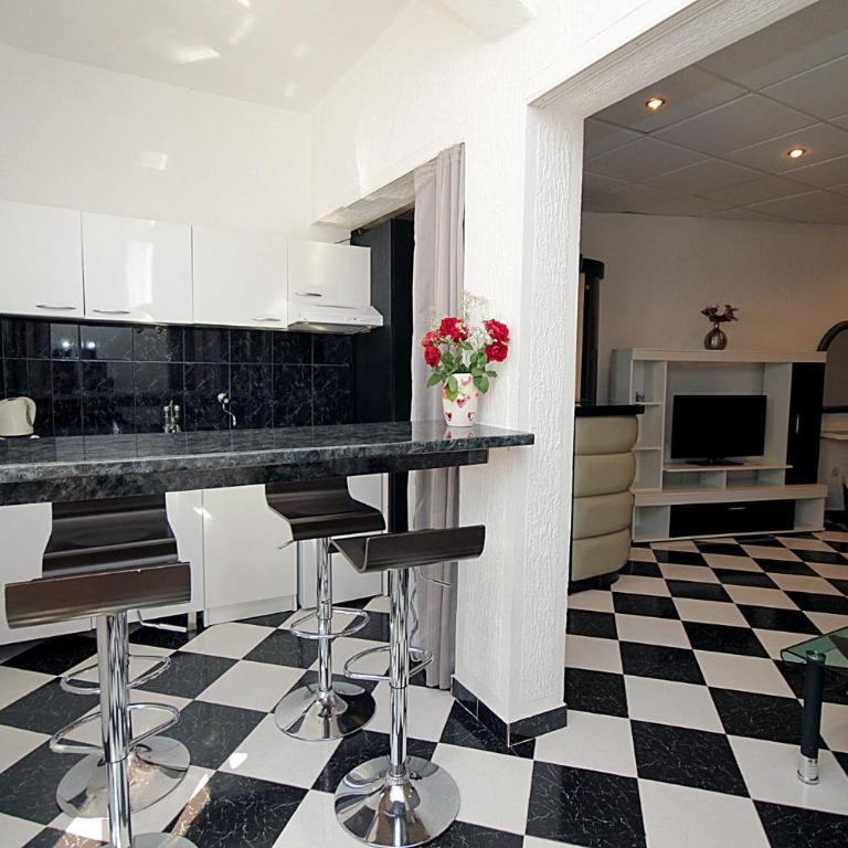 Apartments Kruna Jovanović 2 - Apartman Tipa "Suite" sa Terasom - 7
