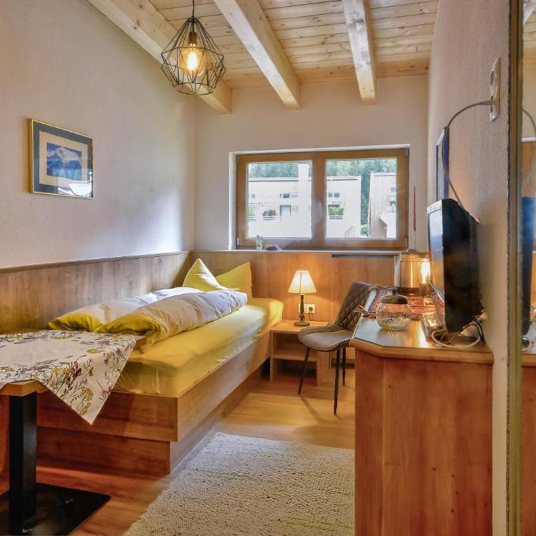Gästehaus Waltraud - Apartment mit Blick auf die Berge - 13
