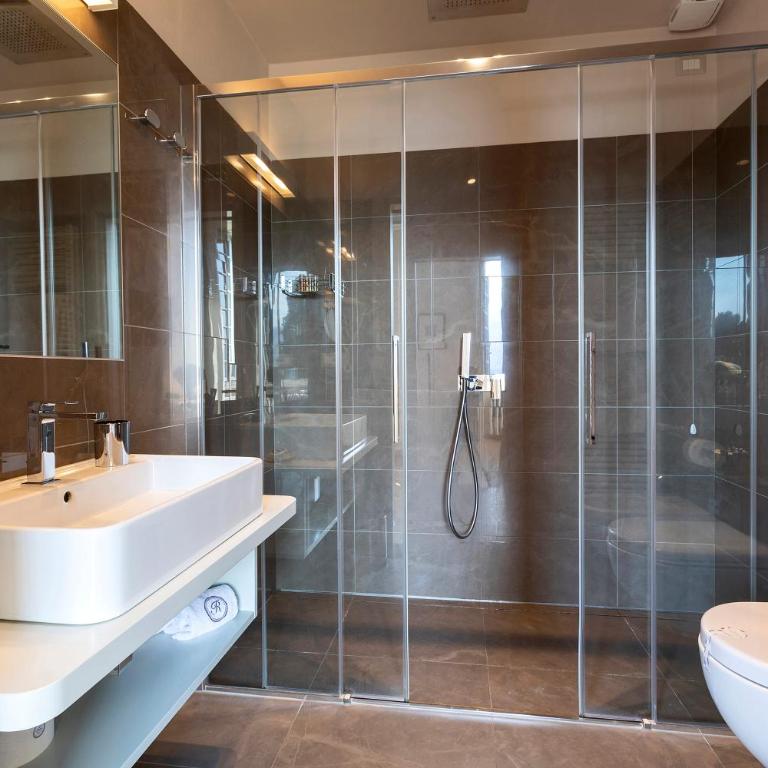 Hotel Villa Cipressi, by R Collection Hotels - Prestige Double Room with Lake View - 7