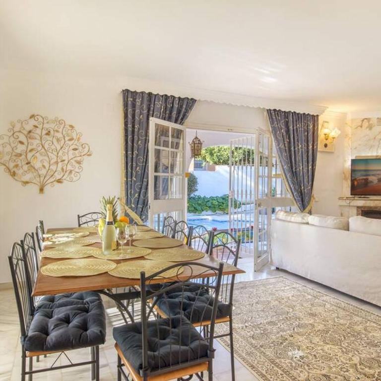 Villa Marina Benalmadena - 5 min walk to the beach, heated pool, spa, 5 bedrooms - Villa con piscina privada - 10