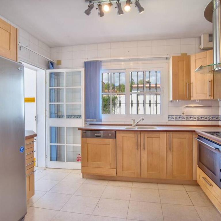 Villa Marina Benalmadena - 5 min walk to the beach, heated pool, spa, 5 bedrooms - Villa con piscina privada - 11