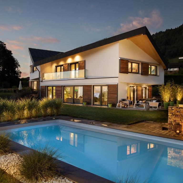 Montreux Holiday Home - Deluxe Villa - 23