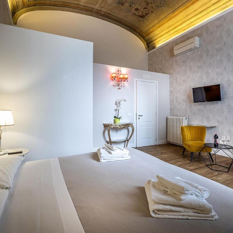 Residenza D'Epoca Al Numero 8 - Deluxe Double or Twin Room - 1