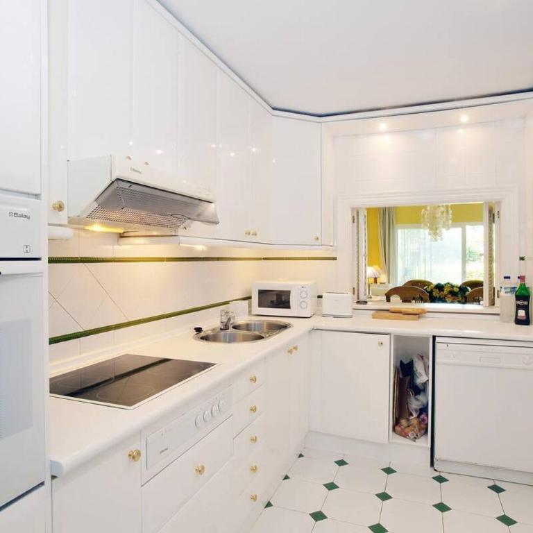 Apartamento entre Marbella y Estepona - Apartamento de 2 dormitorios - 27