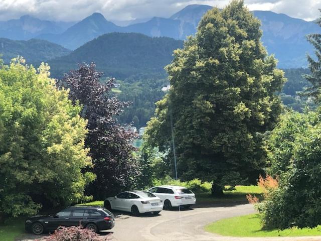 Velden View Ferienwohnung direkt am Wald mit großer Sonnenterrasse und grandiosem Karawankenblick - Apartment mit Blick auf die Berge - 3