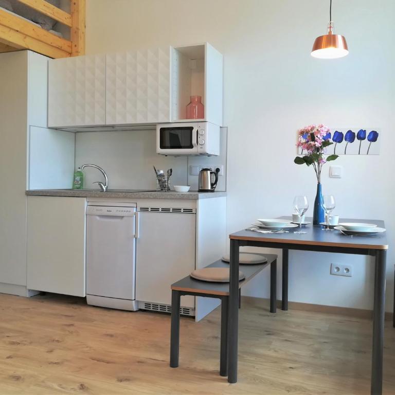 Urban by BestChoice - FREE Parking - Self Check-in - Apartment - 10