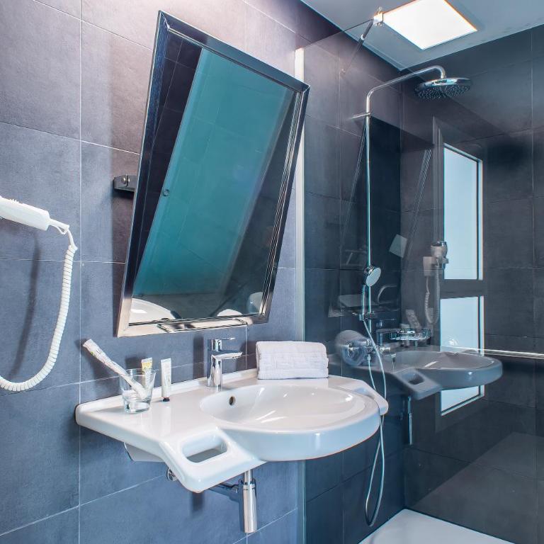 Hotel Taimar - Suite Junior con terraza - Adaptada para personas con movilidad reducida - 3