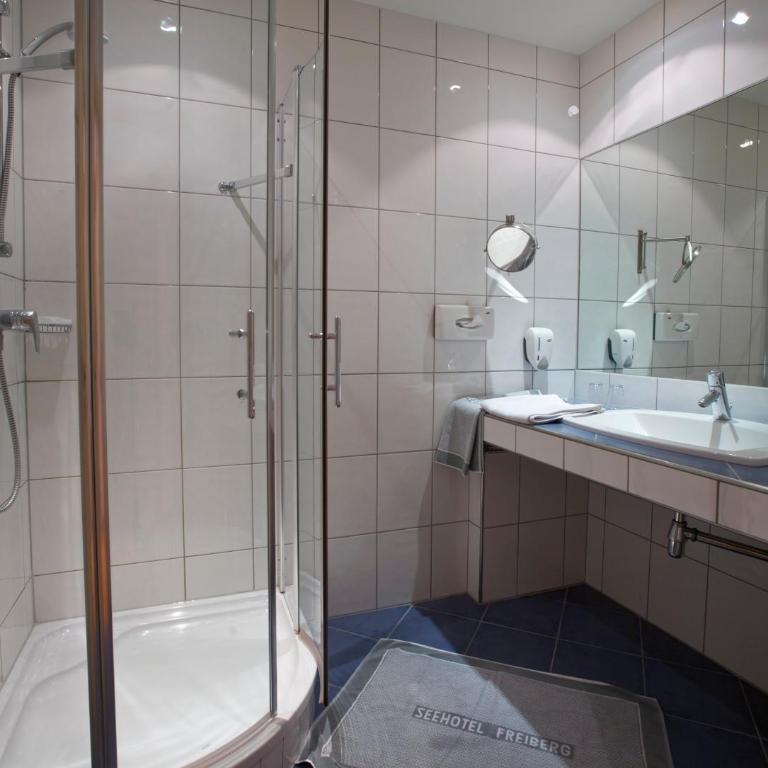 Seevilla Freiberg - Superior Doppelzimmer mit Seeblick - 9