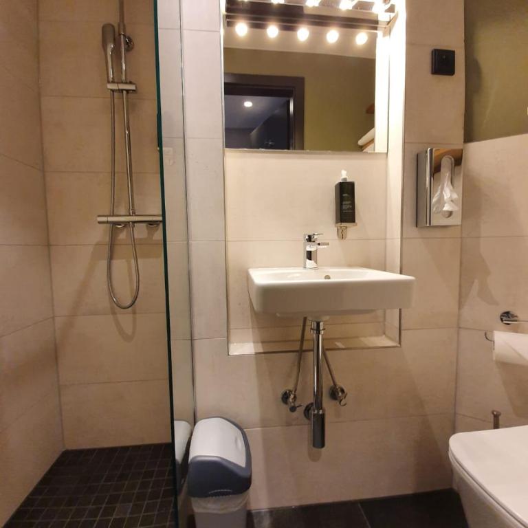Munich Rooms Hotel - Zimmer mit Queensize-Bett - 9
