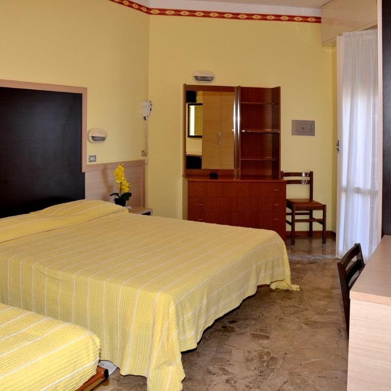 Hotel Marco Polo - Camera Tripla con Vista Mare Parziale - 3