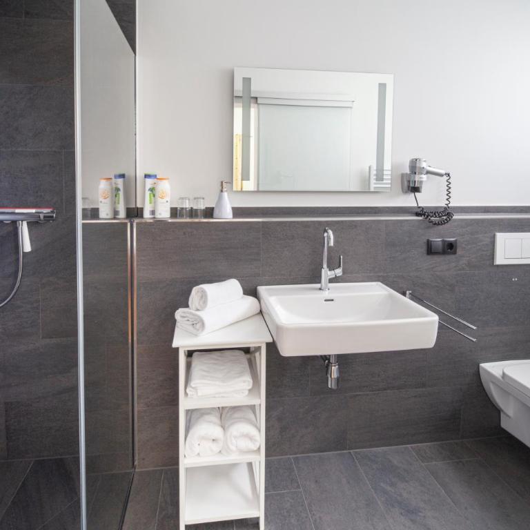 Hotel Garni Brigitte - Double Room with Balcony - 2