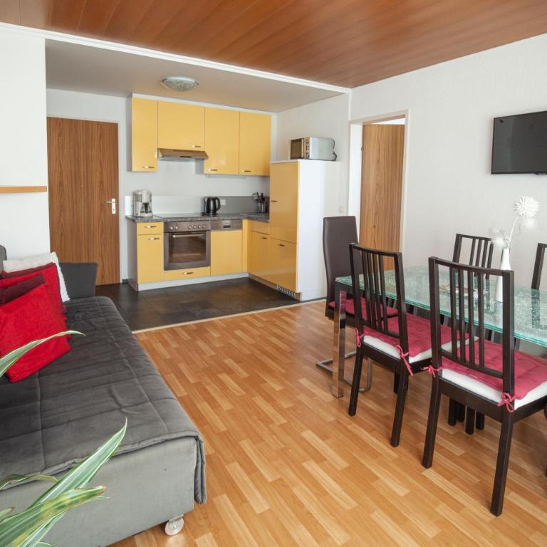 Hotel Garni Brigitte - Three-Bedroom Apartment with Balcony - 2