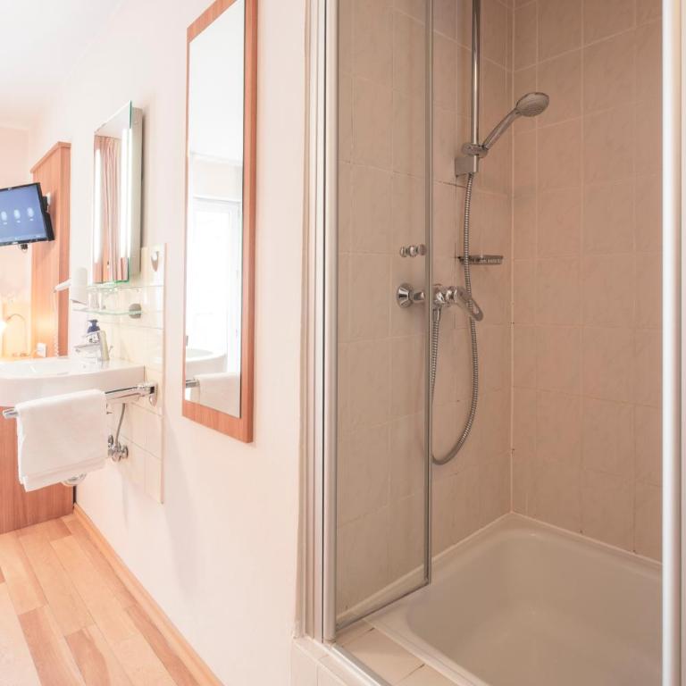 Flatista Boutique Hotel - Self Check-in - Chambre Double ou Lits Jumeaux avec Salle de Bains Commune - 4