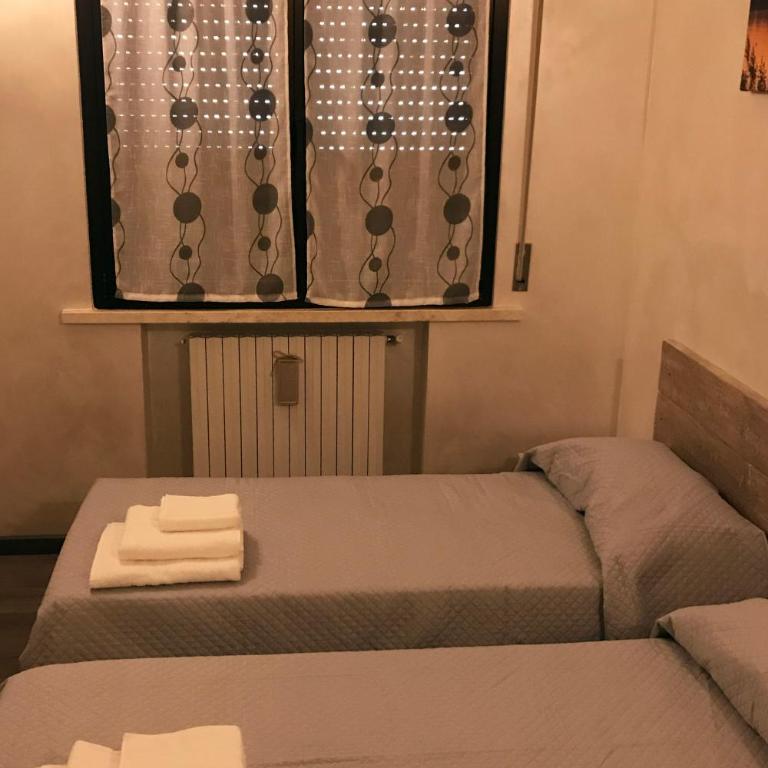 casa TRE19 - Camera Doppia con Letti Singoli con Bagno Privato - 13