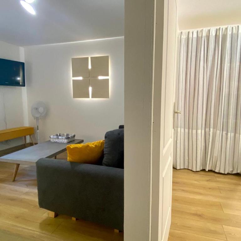 Beautiful appartment in the Vieille Ville d'Annecy at 200m from the lake - Apartment - 2