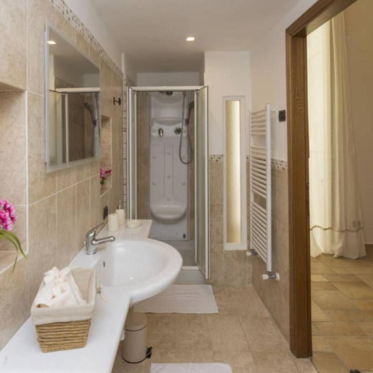 Sara luxury apartament 2 - Three-Bedroom Apartment - 20