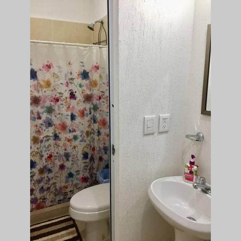 Casa nueva con 3 recamaras y a un lado de alberca - Casa de 3 dormitorios - 28
