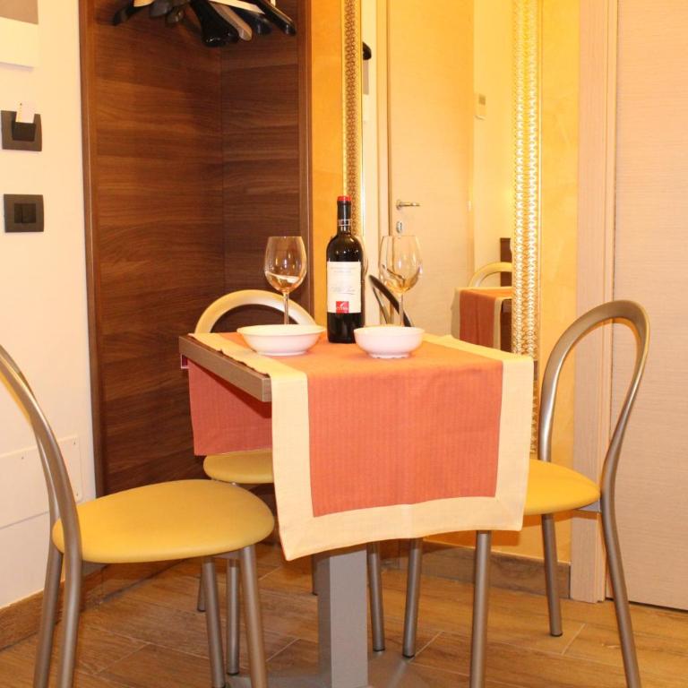 House Beatrice Milano - Camera Classic Doppia con Letti Singoli - 2