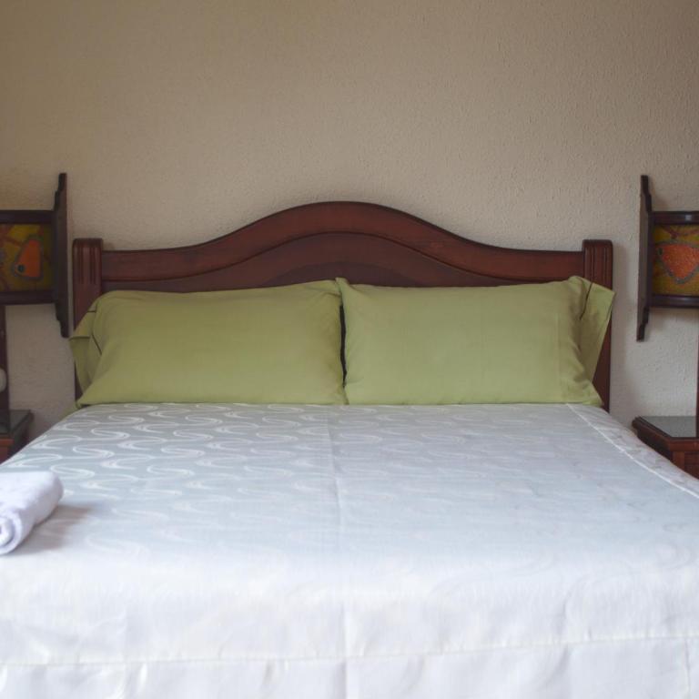 Hostal Monte Carmelo - Habitación Familiar con balcón - 1