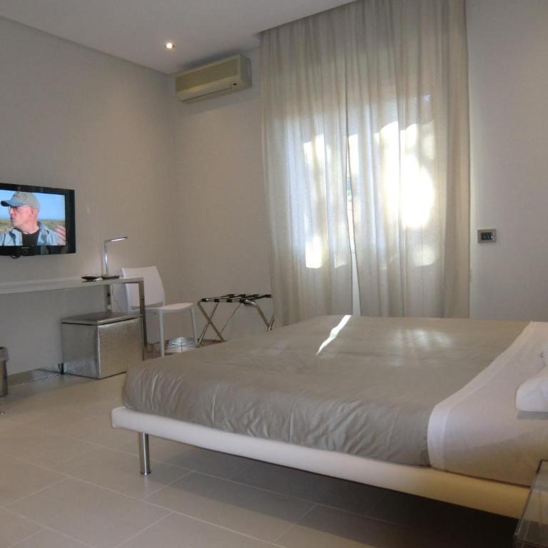 B&Beach Cagliari guest house - Double or Twin Room with Garden View - 3