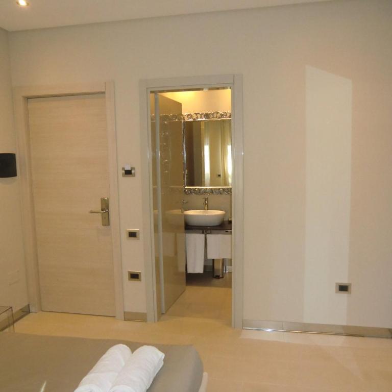 B&Beach Cagliari guest house - Double or Twin Room with Garden View - 9