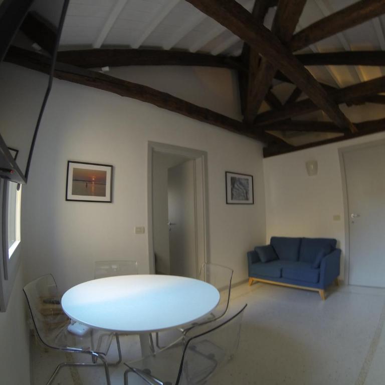 Yellow House - Appartamento con 2 Camere da Letto - 11