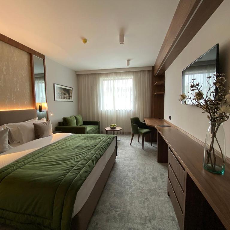 Central Point Hotel Beograd - Standardna Dvokrevetna Soba sa Bračnim Krevetom - 1