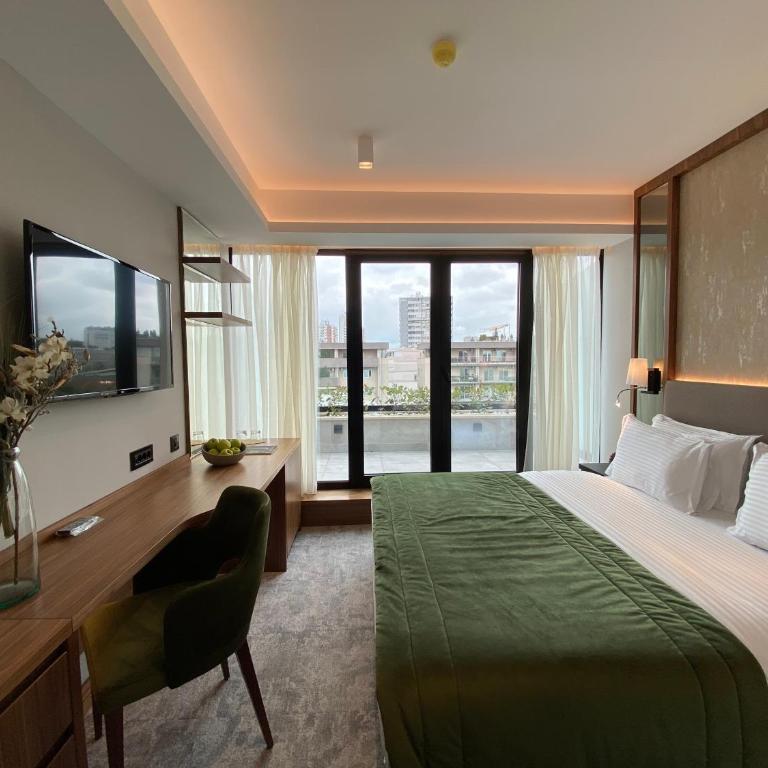 Central Point Hotel Beograd - Dvokrevetna Soba sa Bračnim Krevetom i Balkonom - 1