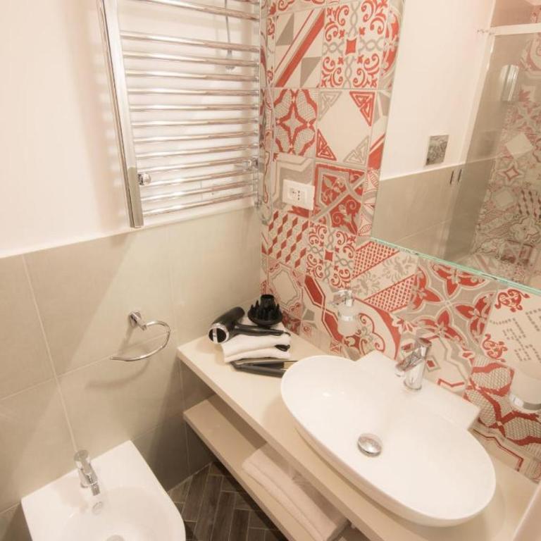 Frattina FF italian suites - Camera Matrimoniale Deluxe con Doccia - 13