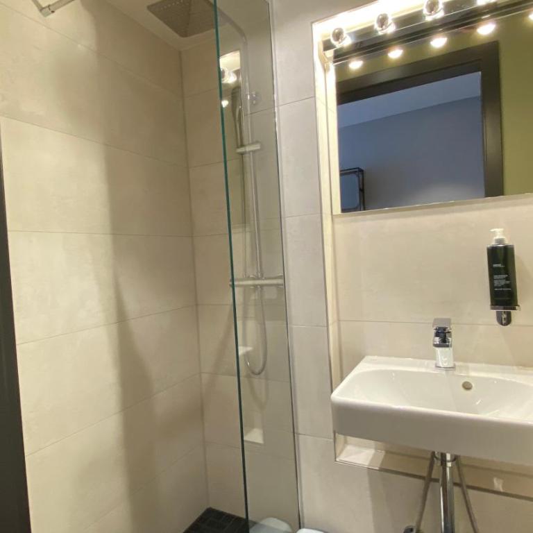 Munich Rooms Hotel - Standard Einzelzimmer mit eigenem Bad - 4