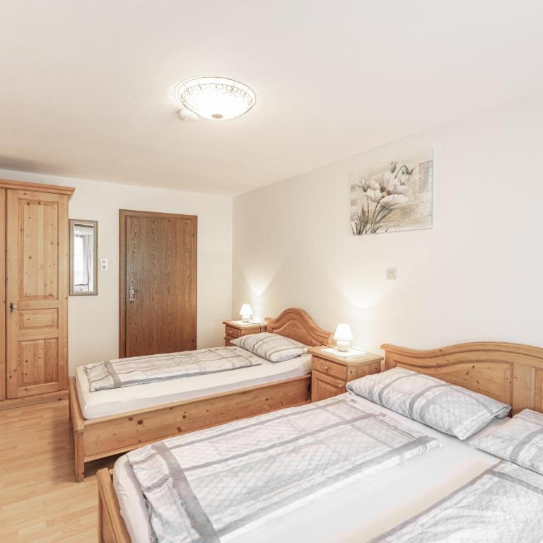 Urlaub am Bauernhof Feldbauer - Dreibettzimmer mit Balkon - 2