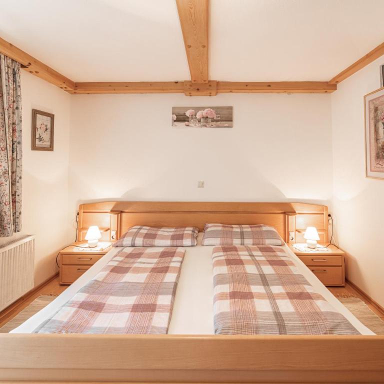 Urlaub am Bauernhof Feldbauer - Doppelzimmer mit Balkon - 7