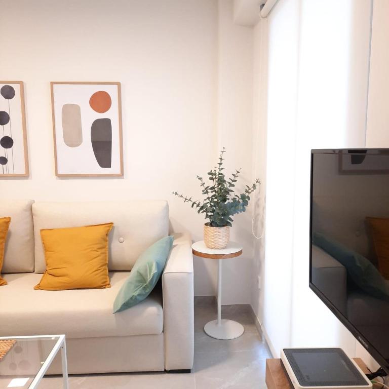 Bonefish Apartment - Three-Bedroom Apartment - 10