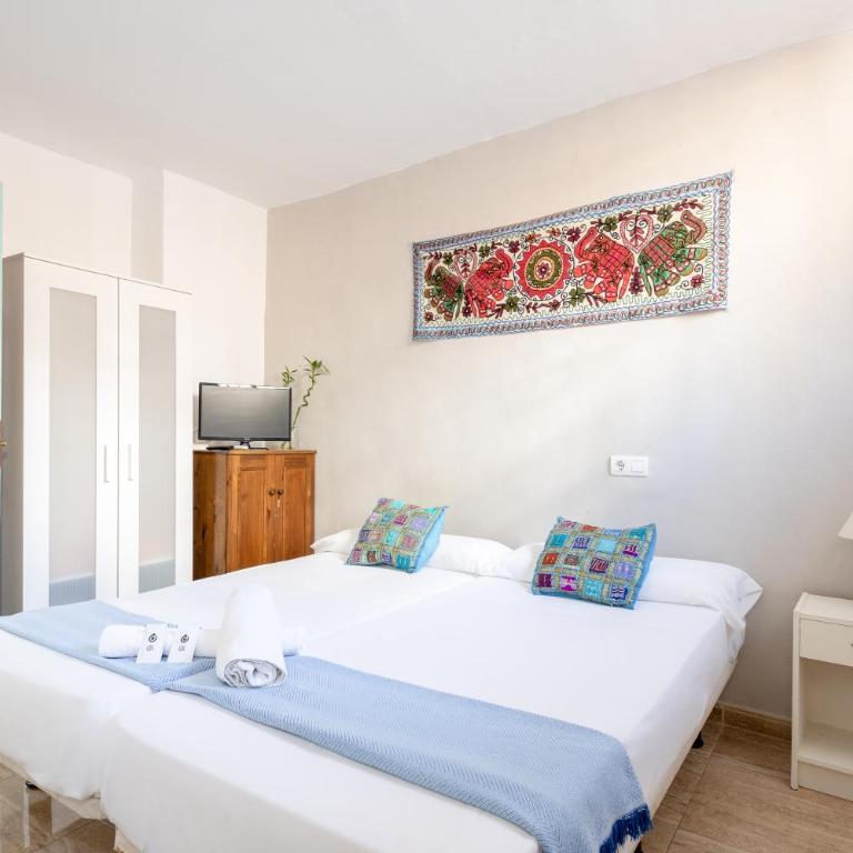 Pensión Zacatin - Small Double or Twin Room - 1