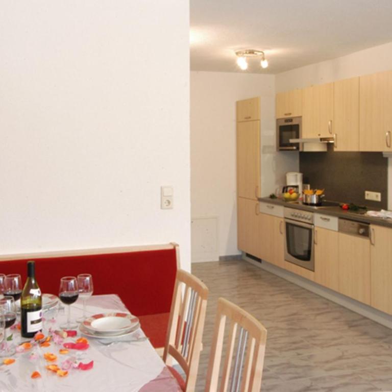 Adlerhorst Apart - Apartment mit 3 Schlafzimmern und Balkon - 1
