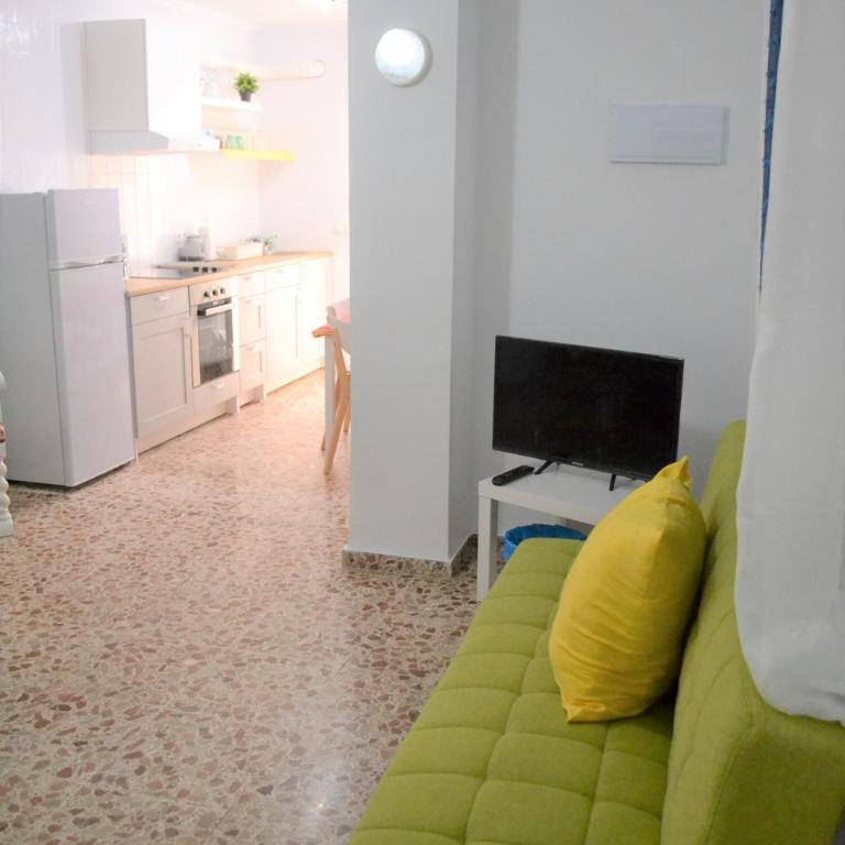 Genius Apartments - Deluxe Apartment - 5