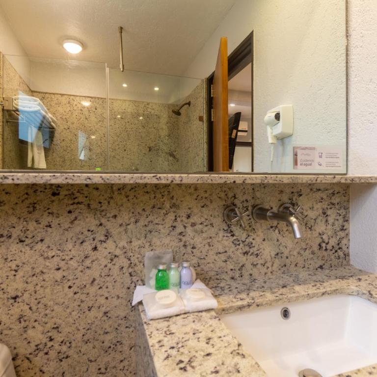 Hotel Flamingo Inn - King Room - 7