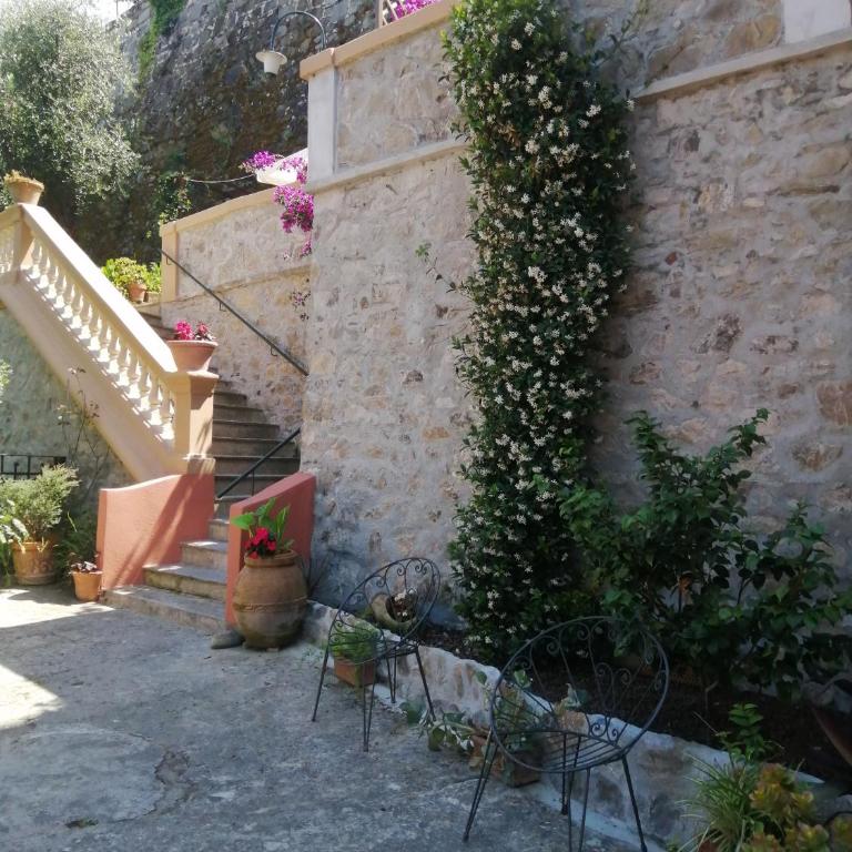 La casa del girasole - Three-Bedroom Apartment with View - 11