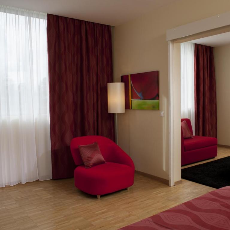 Ramada Encore by Wyndham Geneva - Suite Lit King-Size avec Canapé-Lit - Non-Fumeurs - 3