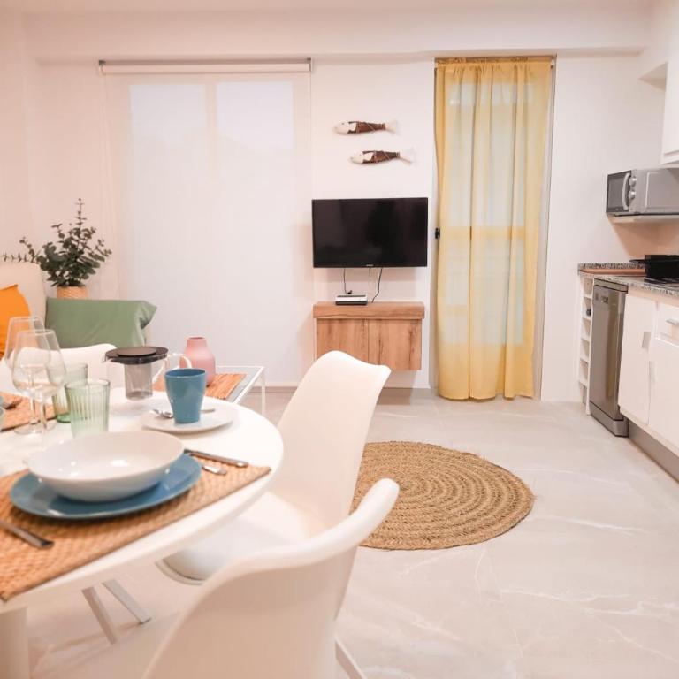 Bonefish Apartment - Three-Bedroom Apartment - 11