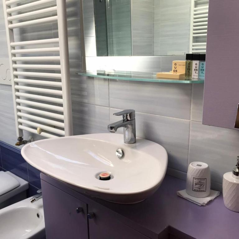 Casa di Debora - Camera Matrimoniale con Bagno Privato - 6